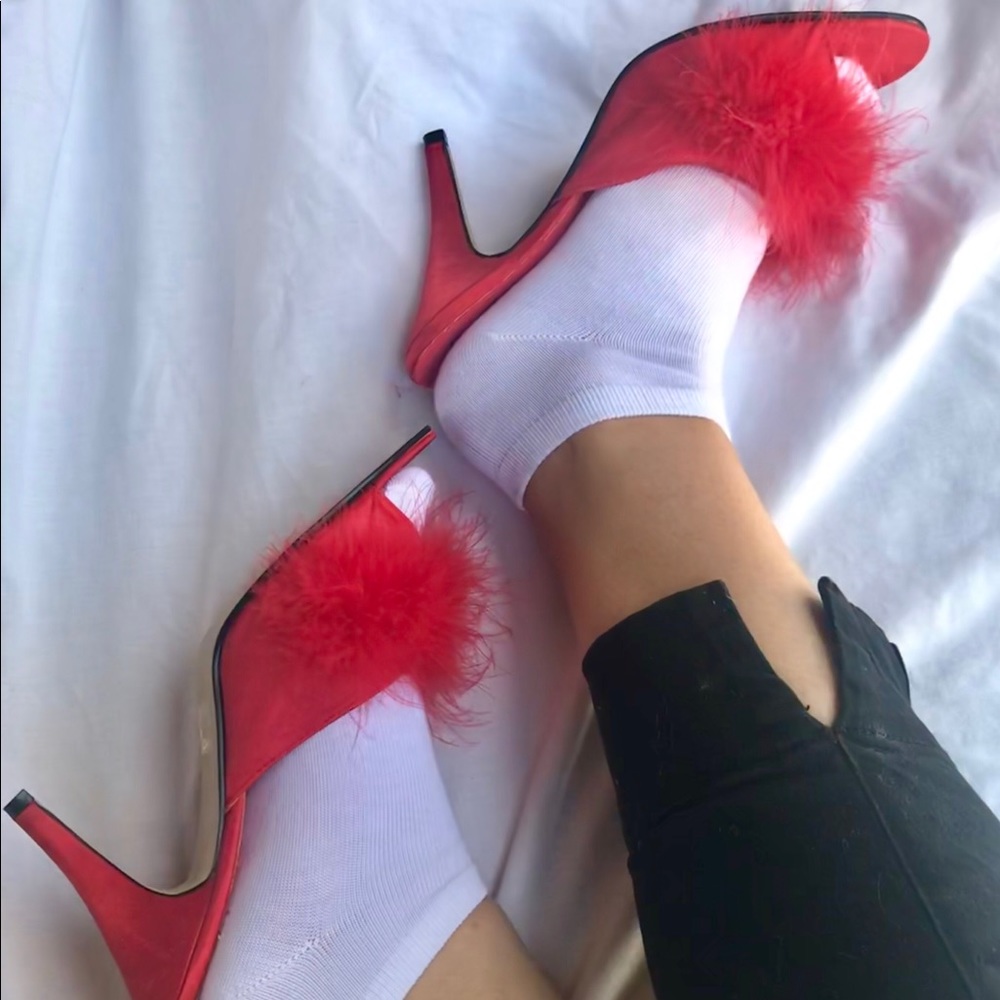 ❤️ Fredrick’s of Hollywood red low heels❤️